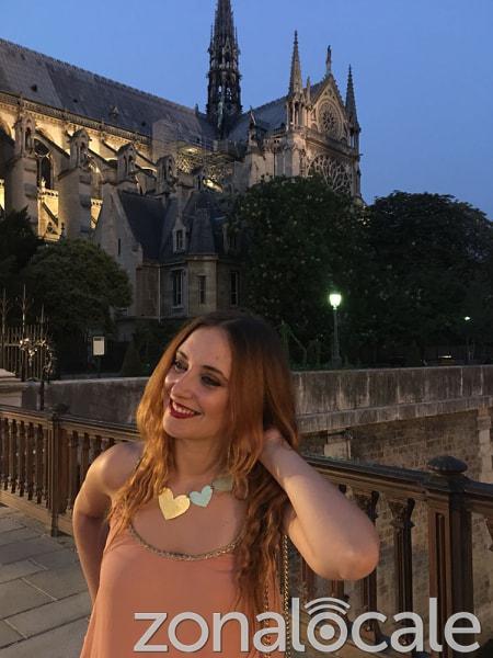 Lisa la scorsa estate ai piedi di Notre Dame